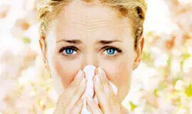 Eliminuje reakcje alergiczne